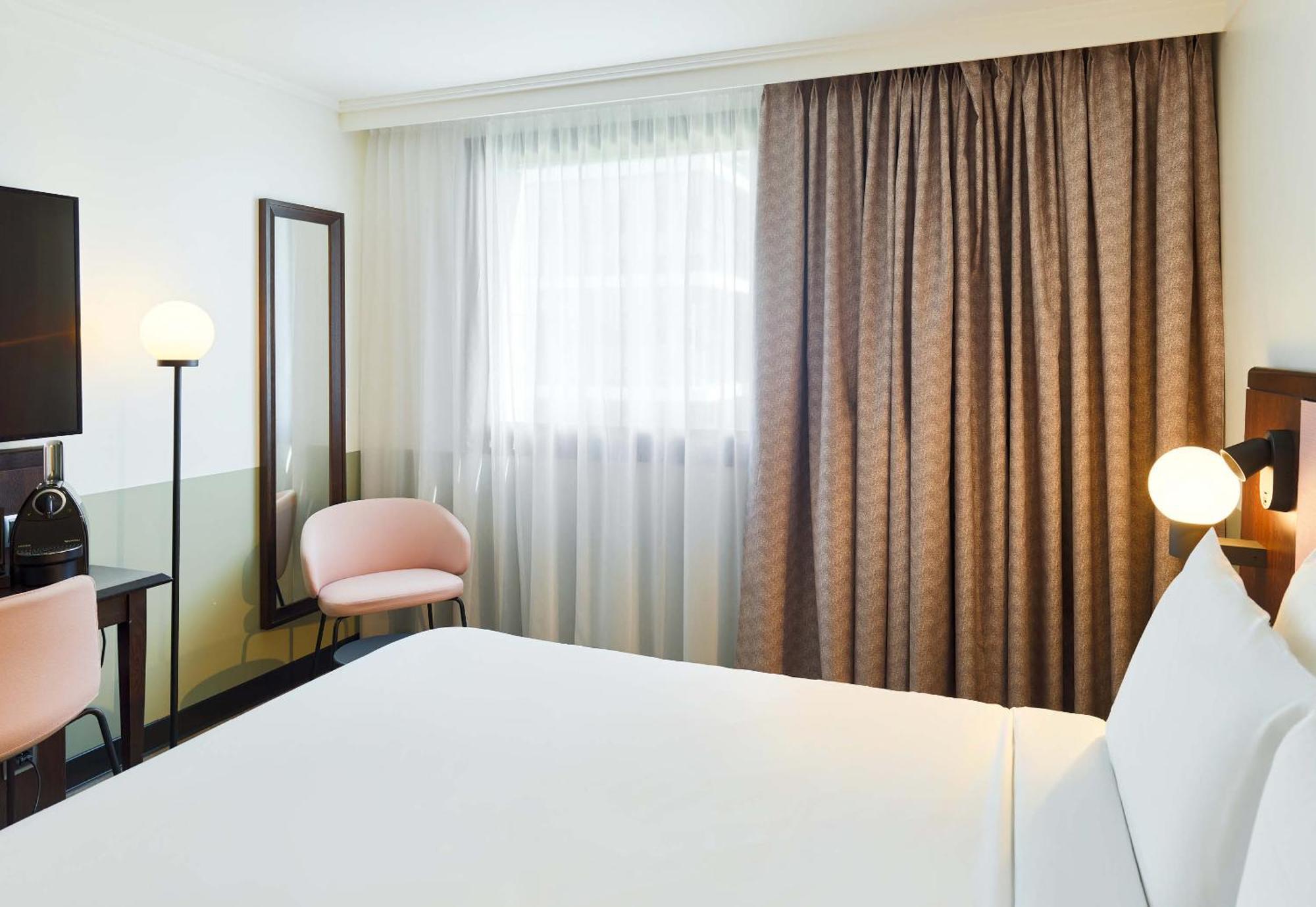 B&B Hotel Saint-Quentin-En-Yvelines Centre Gare 4 Etoiles Montigny-le-Bretonneux Exterior foto